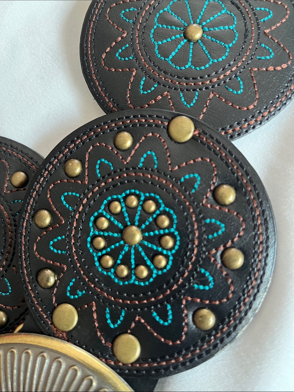 Chico’s VTG  NWT Mesa slouch belt black teal leather conchos brass round buckle - Picture 5 of 11